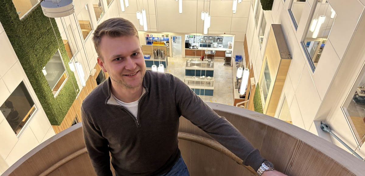 Kristian (28) landet drømmejobben på «Hjem til Larvik»