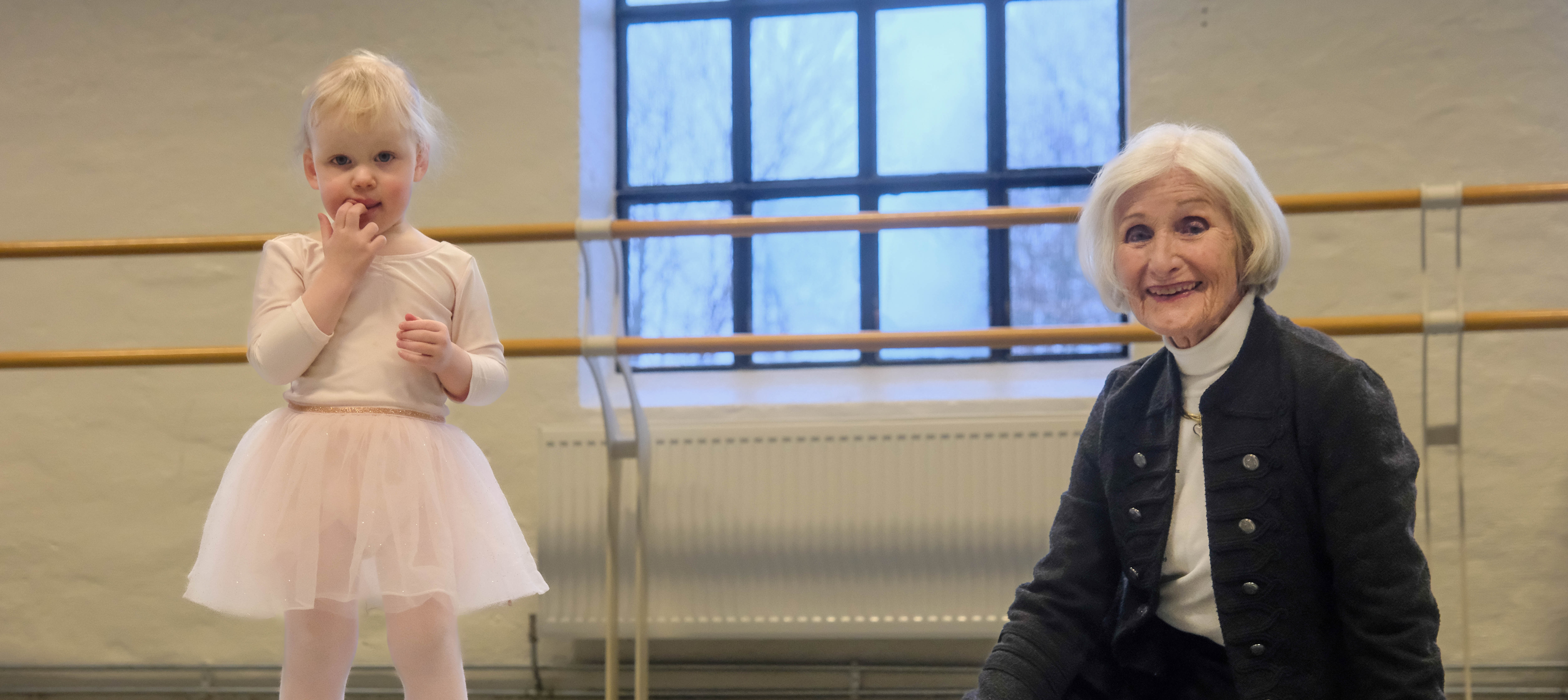 85 år skiller dem, men begge er elever på samme skole
